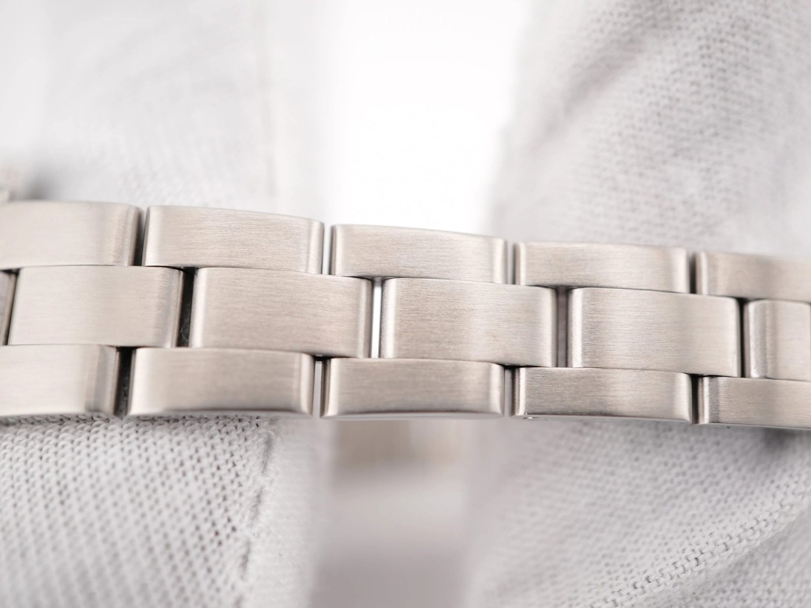 Rolex Oyster Perpetual Lady 24 mm / White Roman – Oyster - Image 9