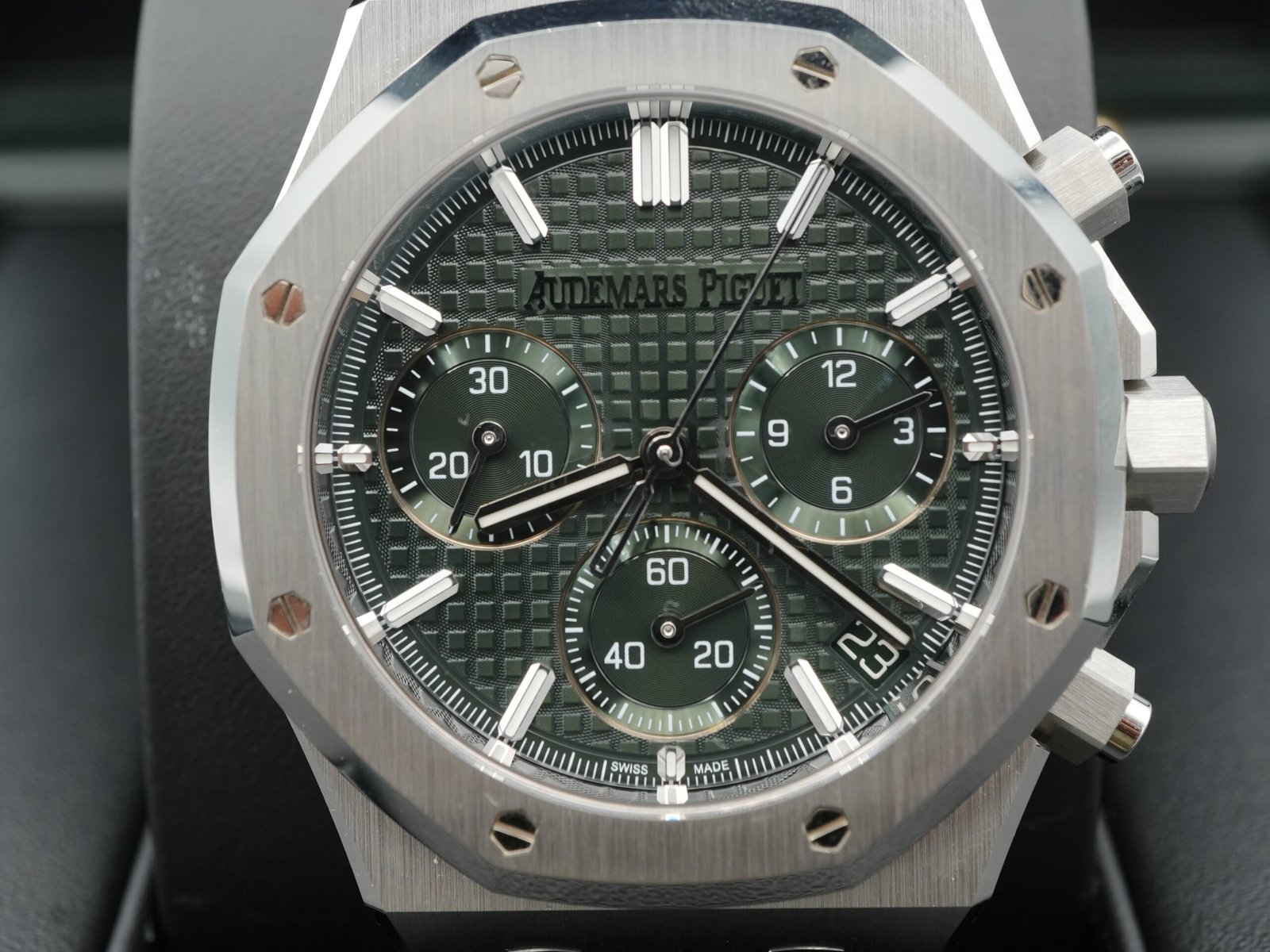 Audemars Piguet Royal Oak 41 mm / 50th Anniversary Green - Image 3